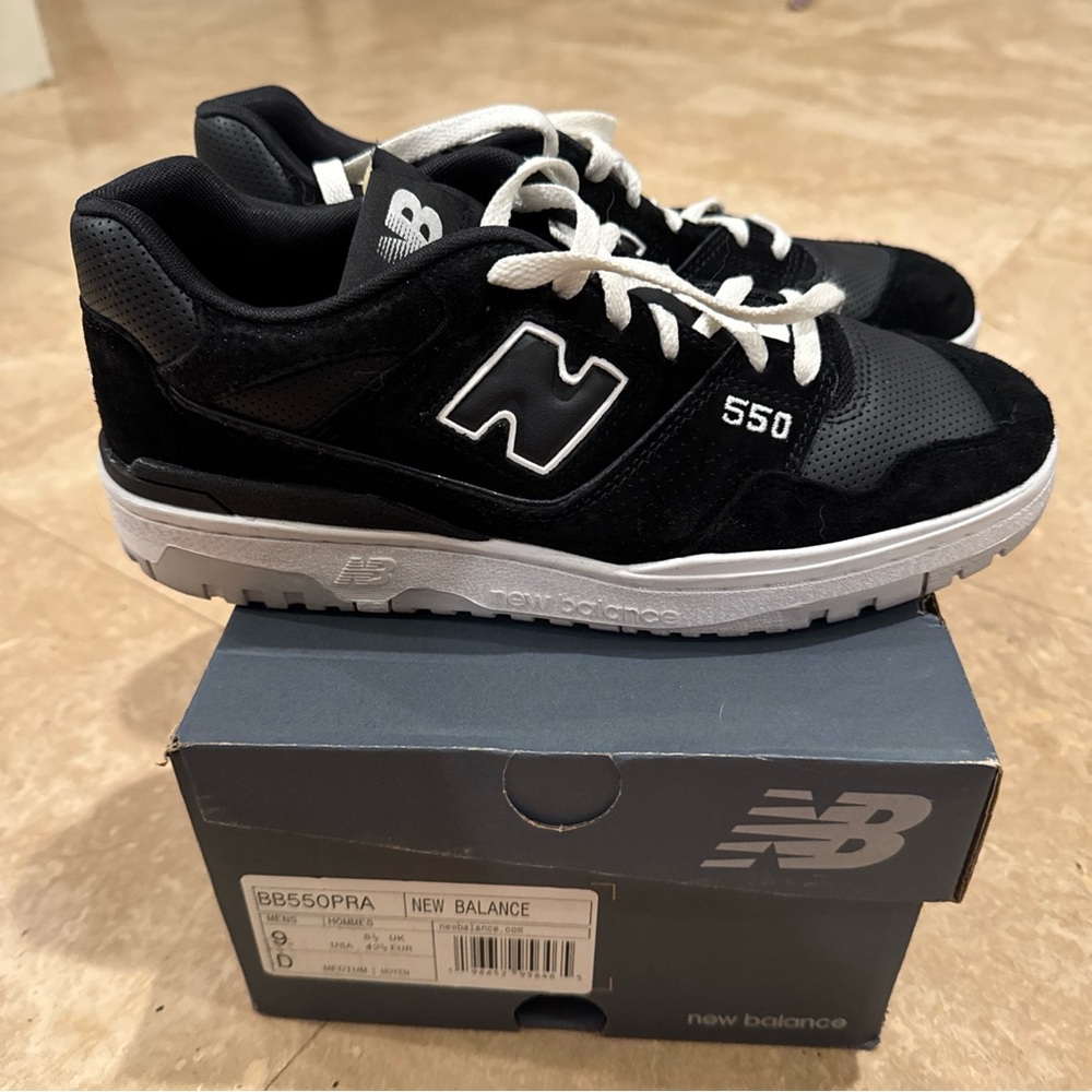New Balance mens Black and White Sneakers size 9
